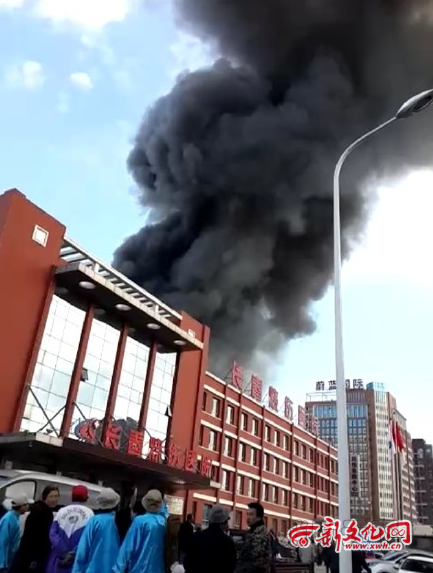 長春燒傷醫院附近廠房著火 現場濃煙滾滾